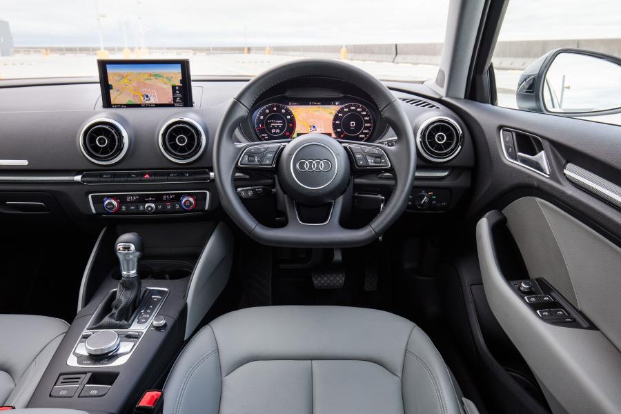 Торпедо Audi A3 Sedan 1.4 TFSI (8V) 2016 года  (AU) (фото 7 из 8)